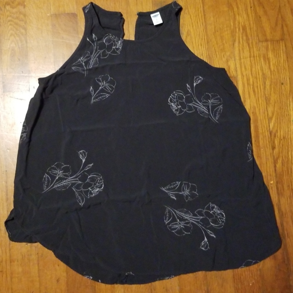 Cool top with small button in the back